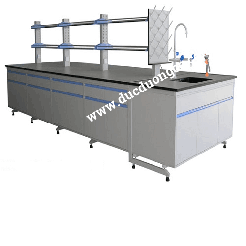 Bàn thí nghiệm trung tâm học kín của Đức Dương dùng trong thiết kế Lab kiểm nghiệm cho nhà máy sản xuất mỹ phẩm đạt chuẩn GMP