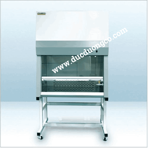 Tủ cấy vi sinh LM 1800V do Đức Dương phân phối dùng trong khu vực lấy mẫu nguyên liệu cho nhà máy sản xuất chuẩn GMP 
